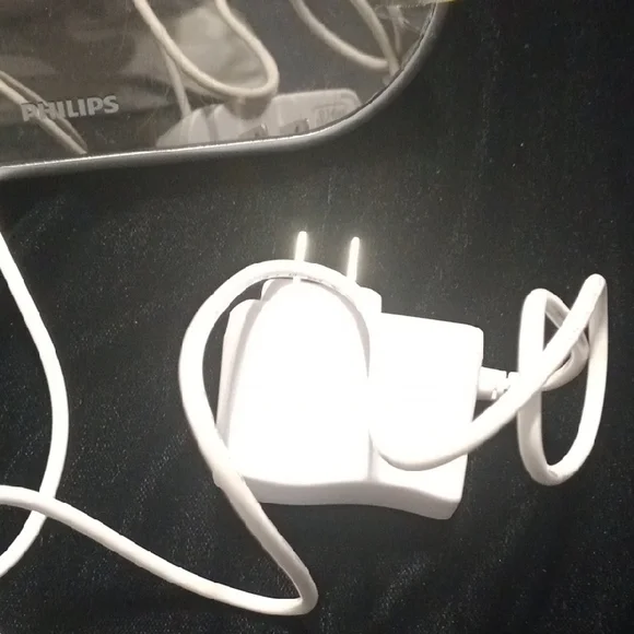 Philips White LED Alarm Clock - Picture 5 of 8